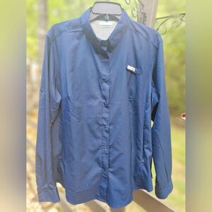 Columbia Women's Tamiami II Long Sleeve Snap Front Shirt in Navy